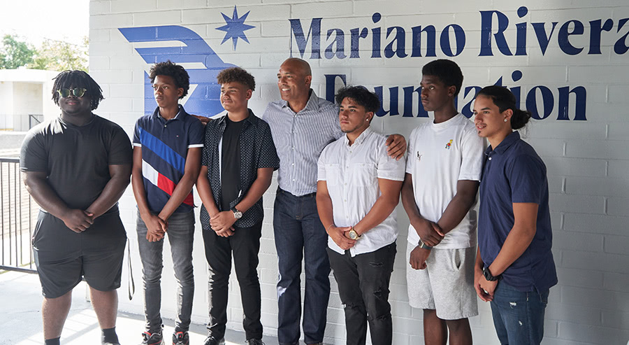 Mariano Rivera with Save 653 students